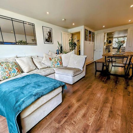 Modern Well Presented Apartment With Garden London Eksteriør billede