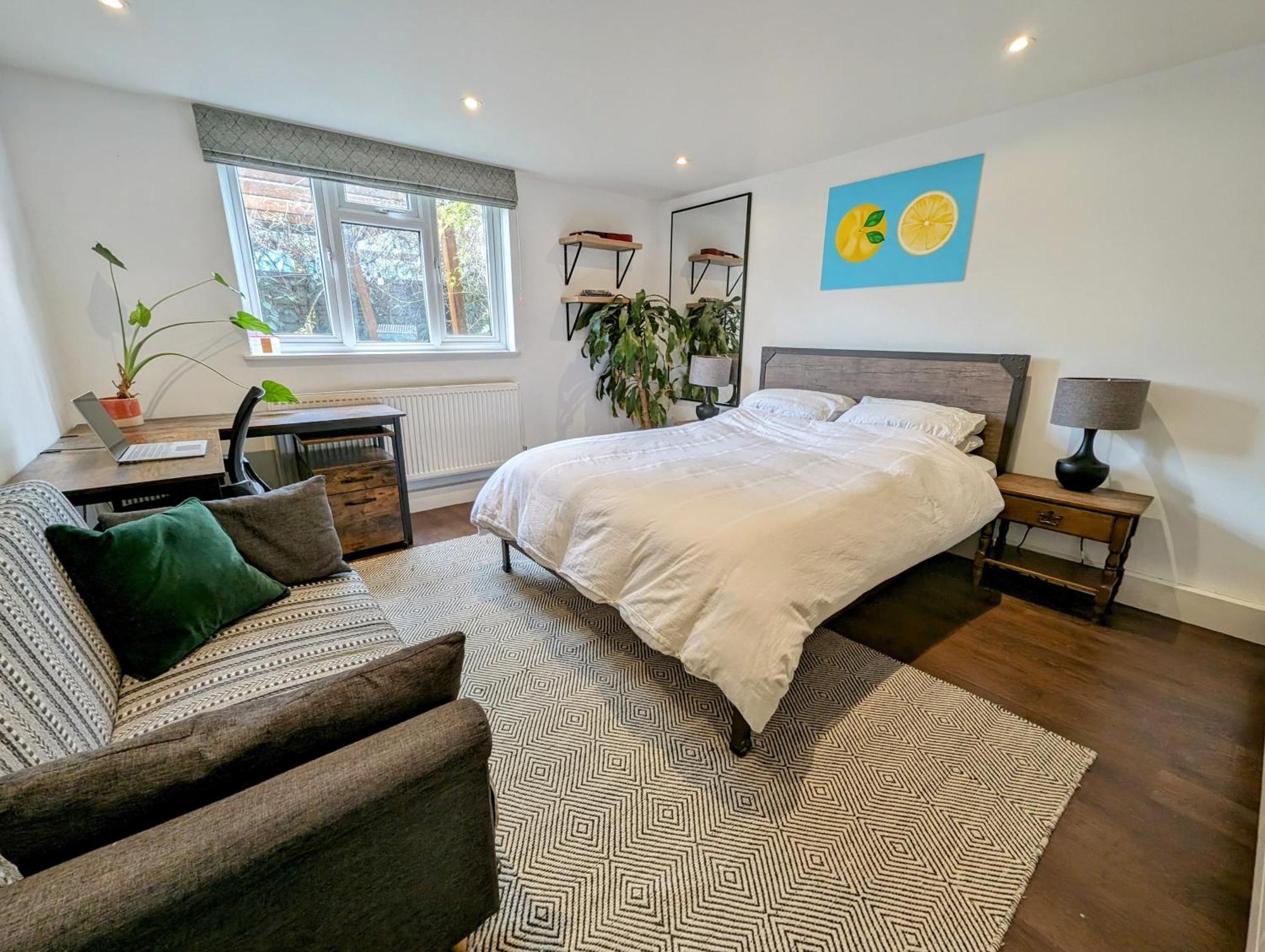 Modern Well Presented Apartment With Garden London Eksteriør billede
