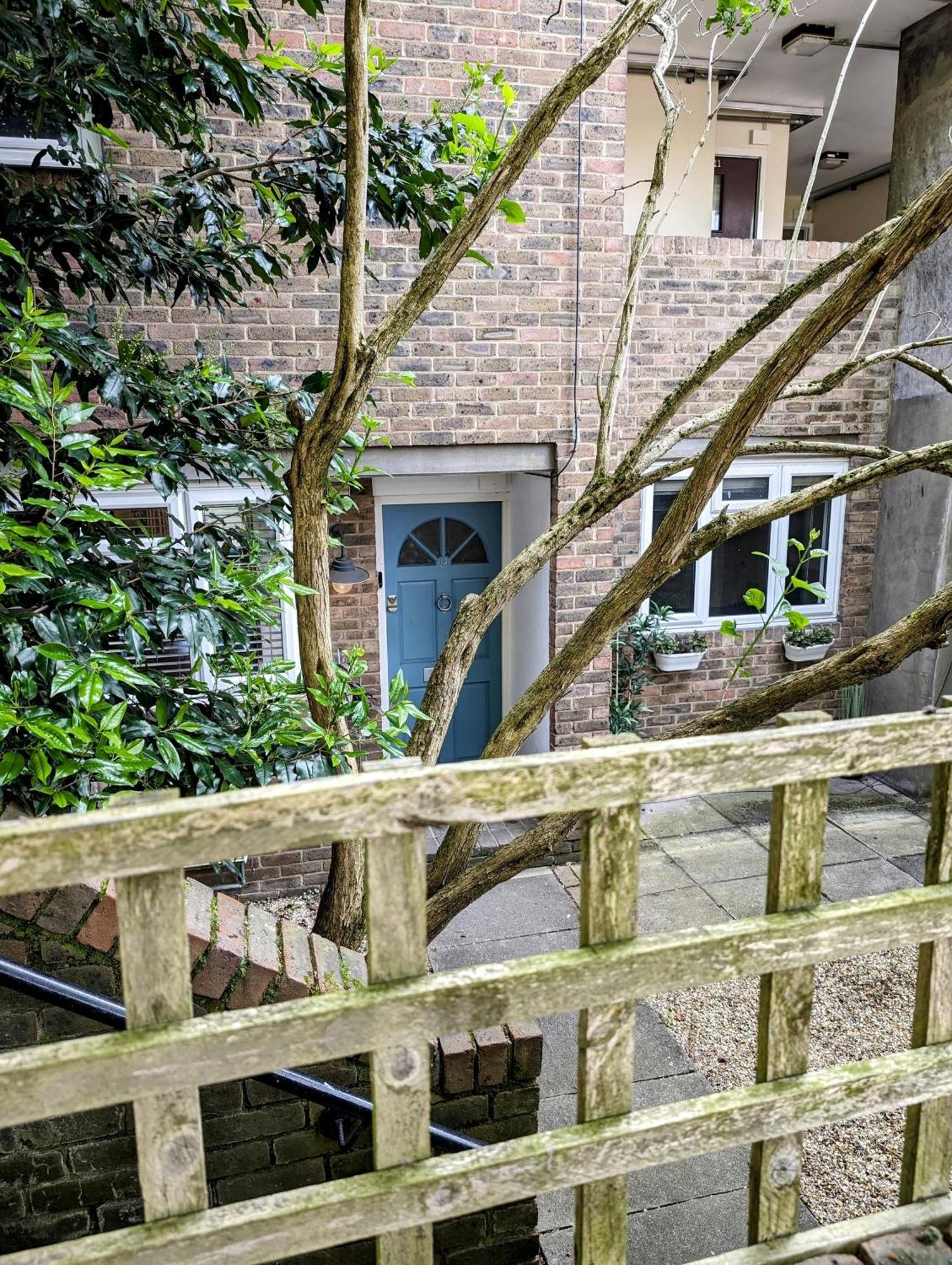 Modern Well Presented Apartment With Garden London Eksteriør billede